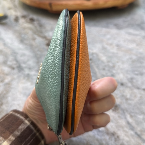 Coach wristlet double compartments for cards, cash or coins - Picture 5 of 5